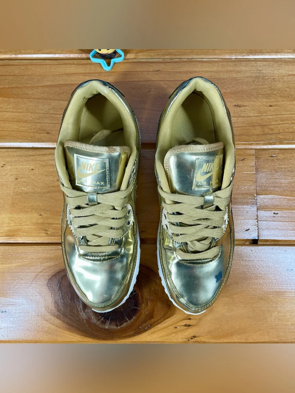 Nike Air Max 90 SP Womens Size 8.5 Metallic Gold Sneakers (CQ6639-700) FLAWS
